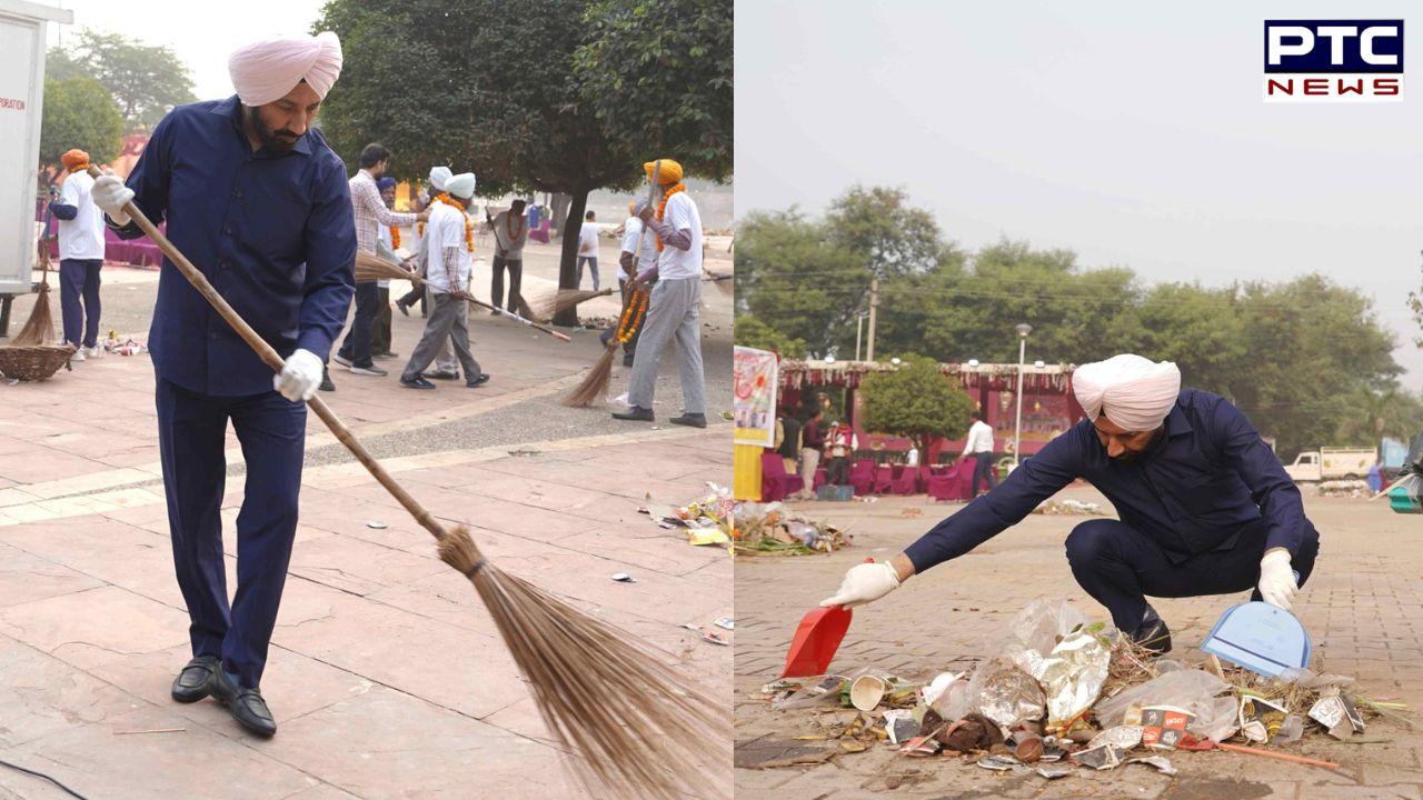 Chandigarh News : ਛਠ ਦੇ ਤਿਉਹਾਰ ਤੋਂ ਬਾਅਦ MP ਸਤਨਾਮ ਸਿੰਘ ਸੰਧੂ ਨੇ CWT ਨਾਲ ਸੈਕਟਰ 42 ਦੀ ਝੀਲ 'ਤੇ ਚਲਾਈ ਸਫਾਈ ਮੁਹਿੰਮ