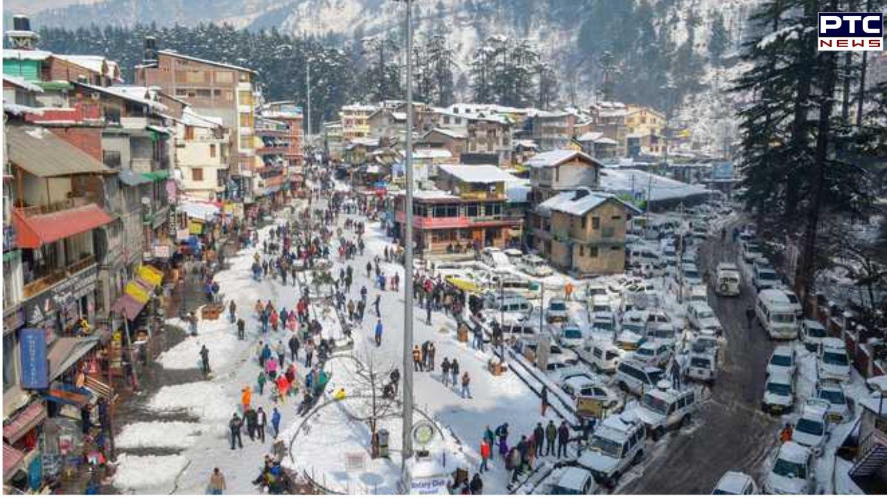 Heavy snowfall in Himachal Pradesh; over three lakh visitors in 48 hours | Check travel information