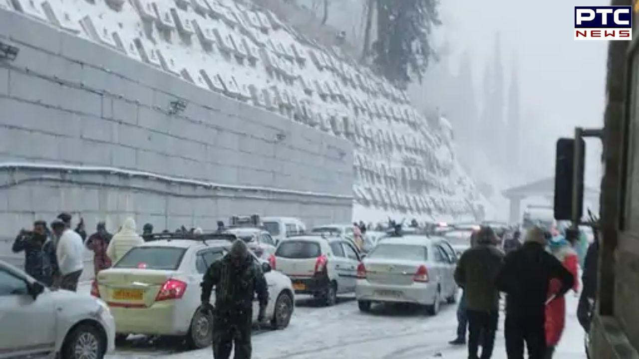 Heavy snowfall in Himachal Pradesh boosts tourism; 350 roads blocked