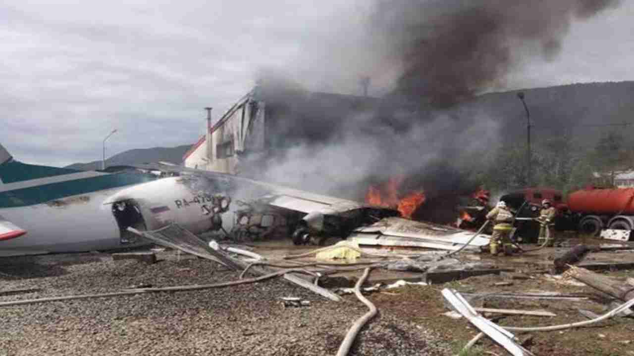 Plane Crash: अफगानिस्तान में विमान क्रैश, DGCA ने कहा- इंडियन रजिस्टर्ड एयरक्राफ्ट नहीं