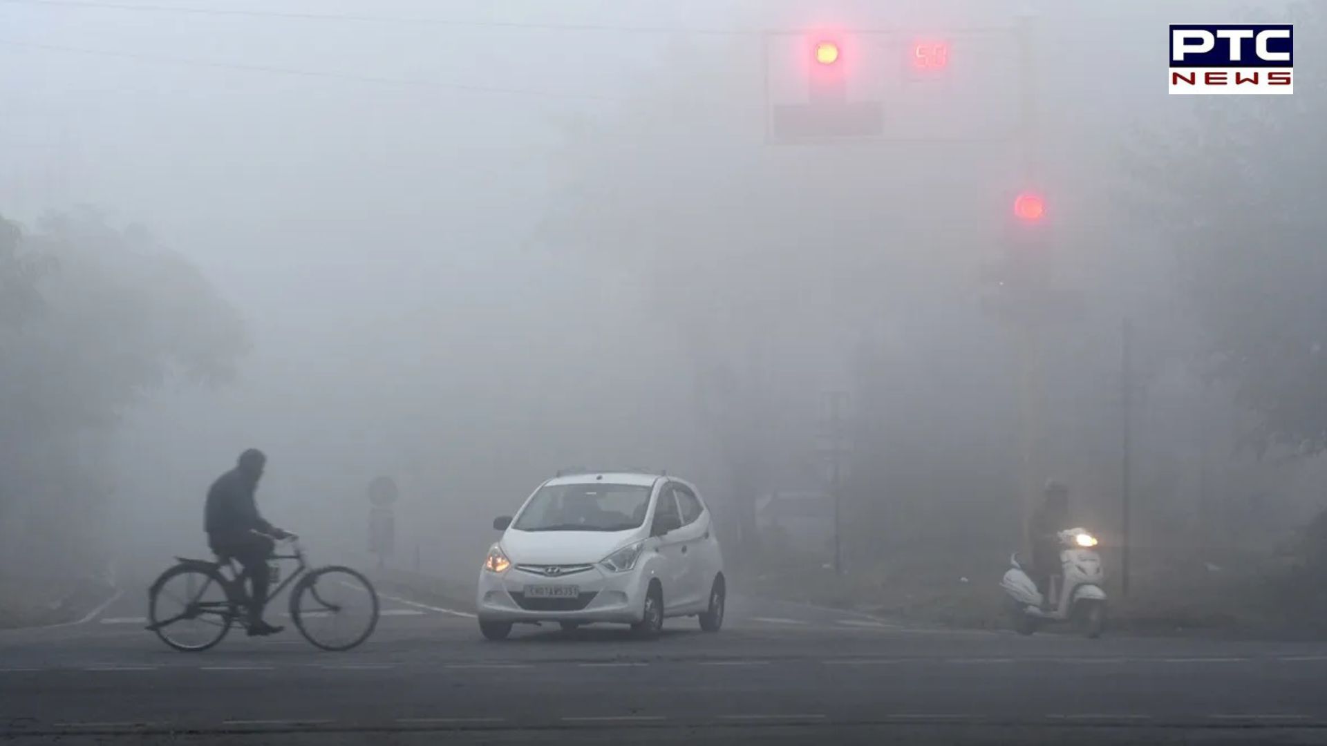 Delhi Weather: सर्द हवाओं ने बढ़ाई ठंड, कोहरे ने प्लेन-ट्रेन की रफ्तार की धीमी