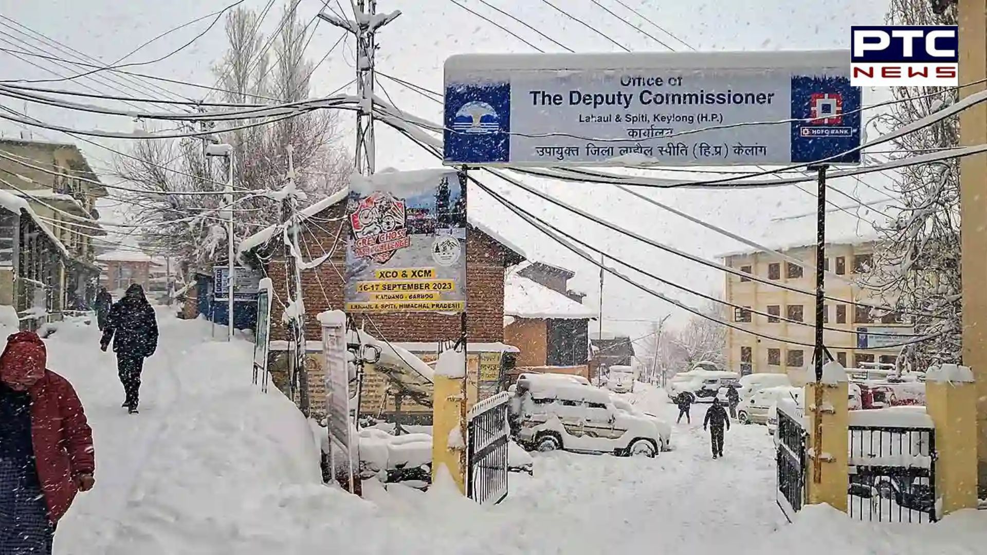 Heavy snow blocks 441 roads, isolates Lahaul in Himachal