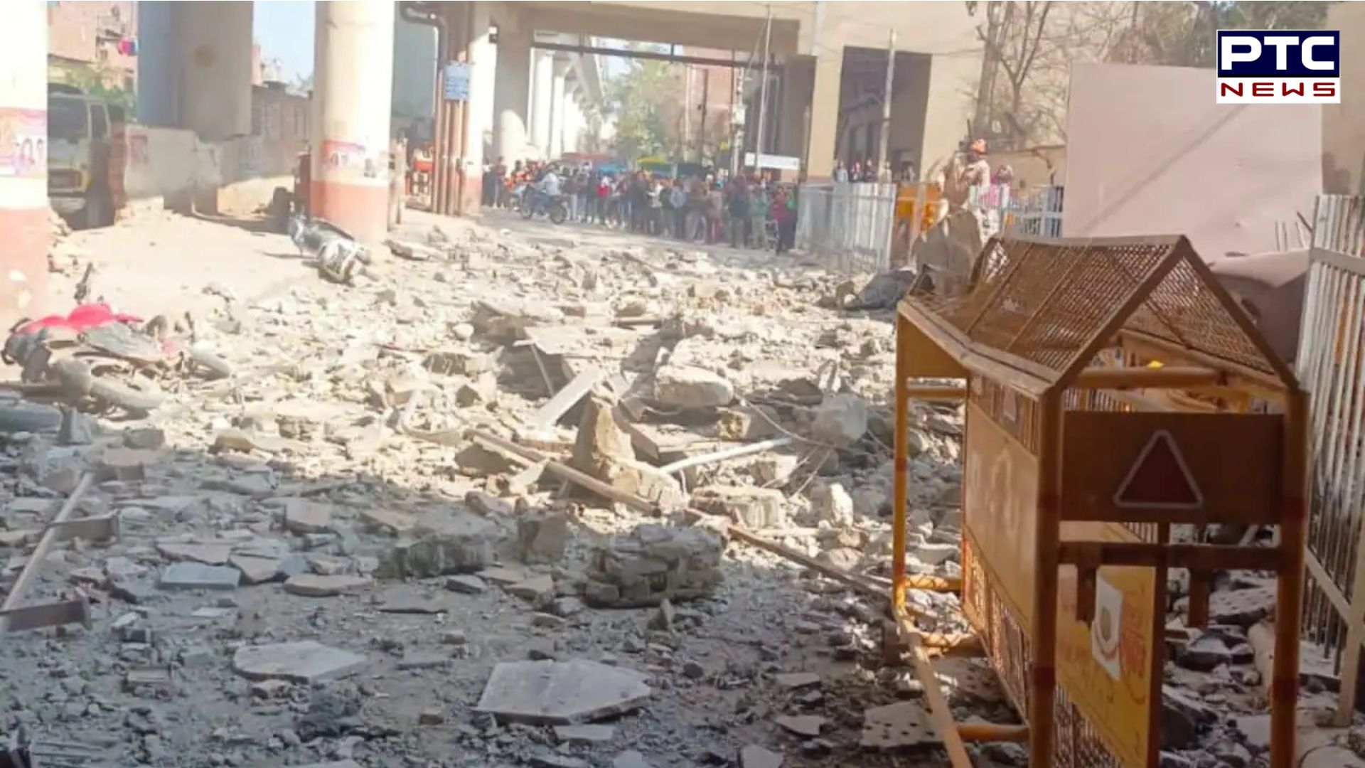 Part of Gokulpuri metro station collapses in Delhi; One dead and 4 hurt