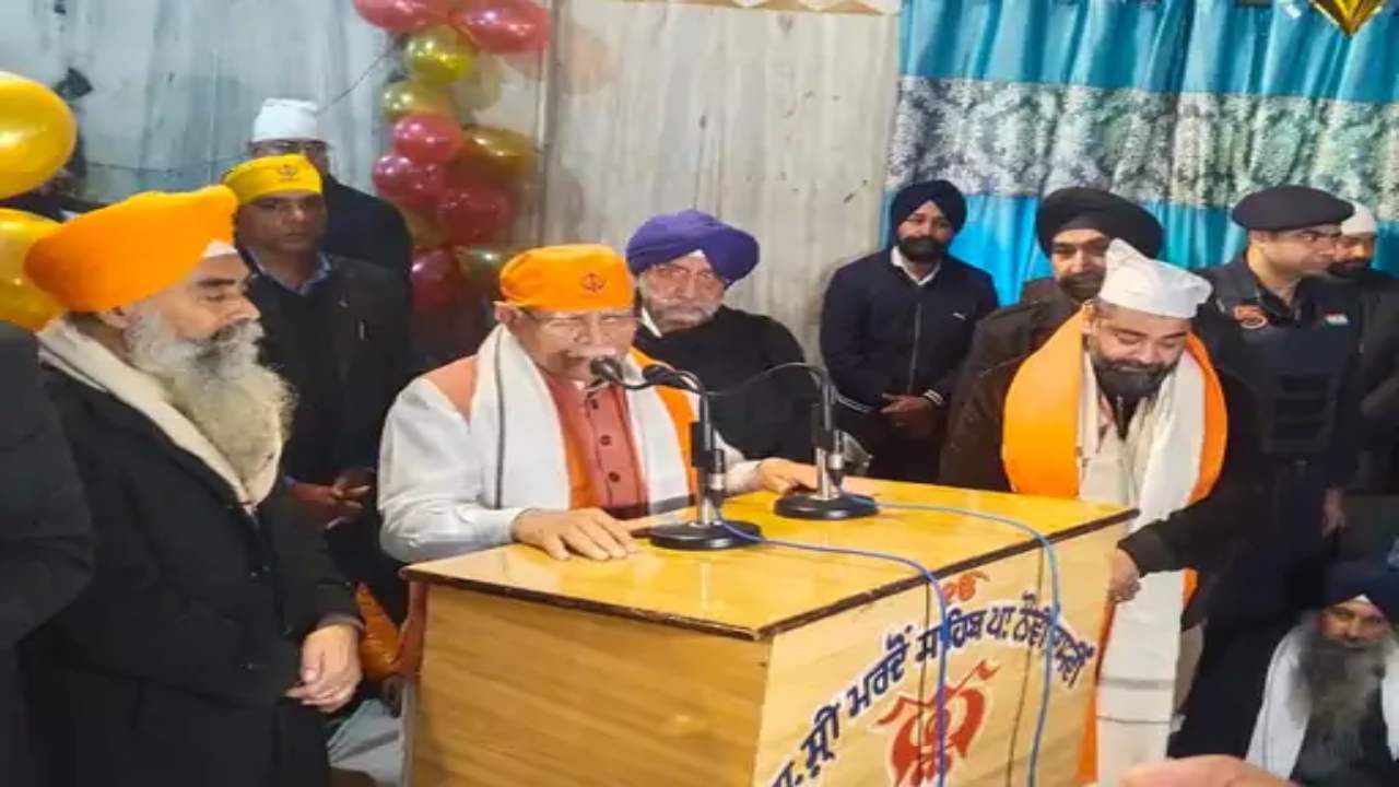 Haryana:CM मनोहर लाल ने अंबाला पहुंच श्री लखनौर साहिब गुरुद्वारा में टेका माथा, गुरु गोबिंद सिंह पर गाया गीत