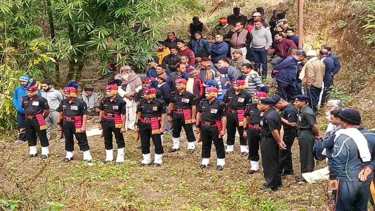 Himachal: हमीरपुर NIT सड़क मार्ग पर बाइक स्किड होने से 29 वर्षीय सेना के जवान की मौत, क्षेत्र में पसरा मातम