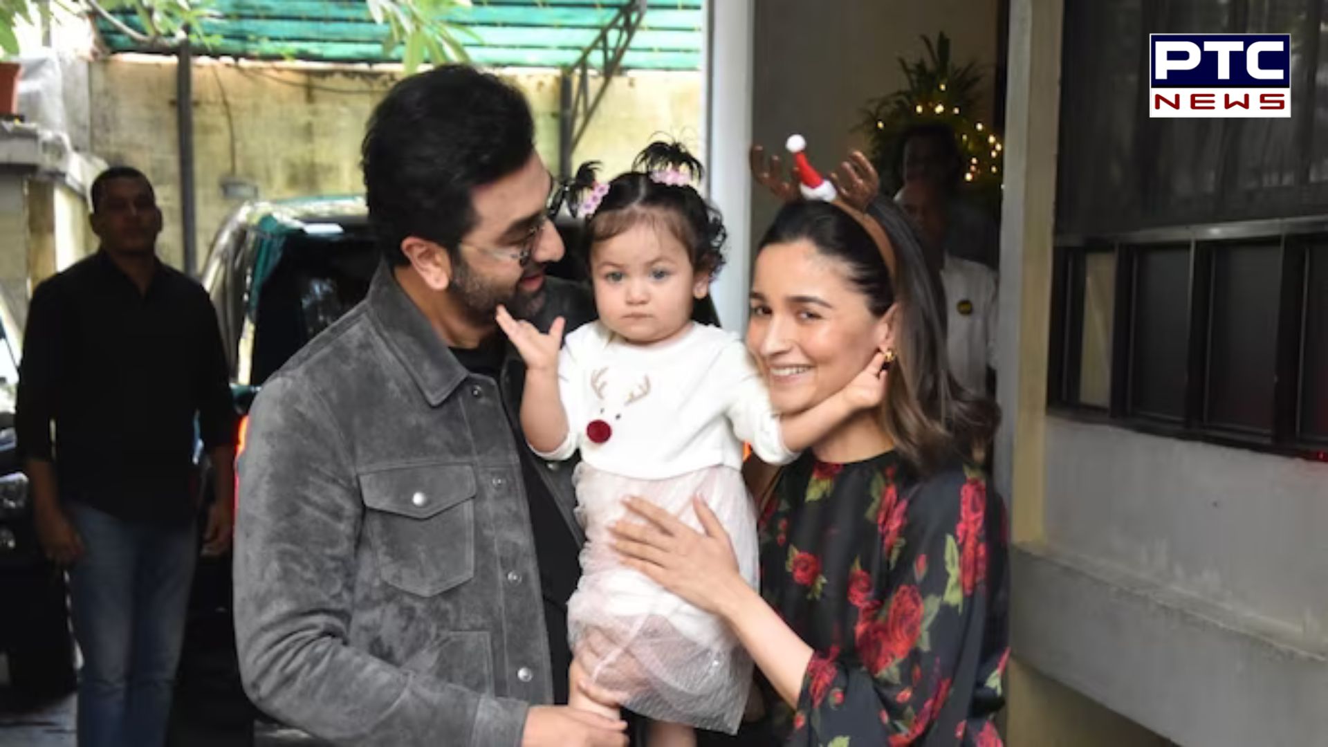 Ranbir Kapoor and Alia Bhatt shows Raha's face at Kapoor family's Christmas gathering