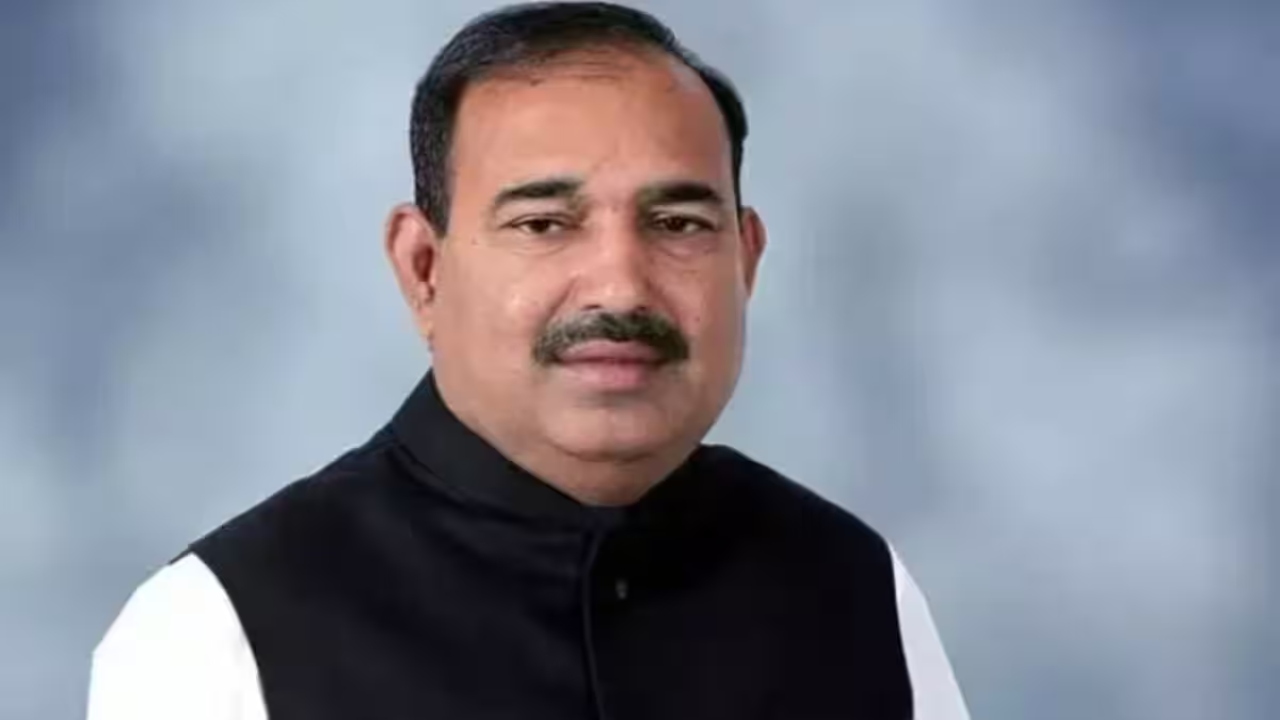 लोकसभा चुनाव से पहले BJP को लगा झटका, सांसद अजय प्रताप सिंह ने छोड़ी पार्टी