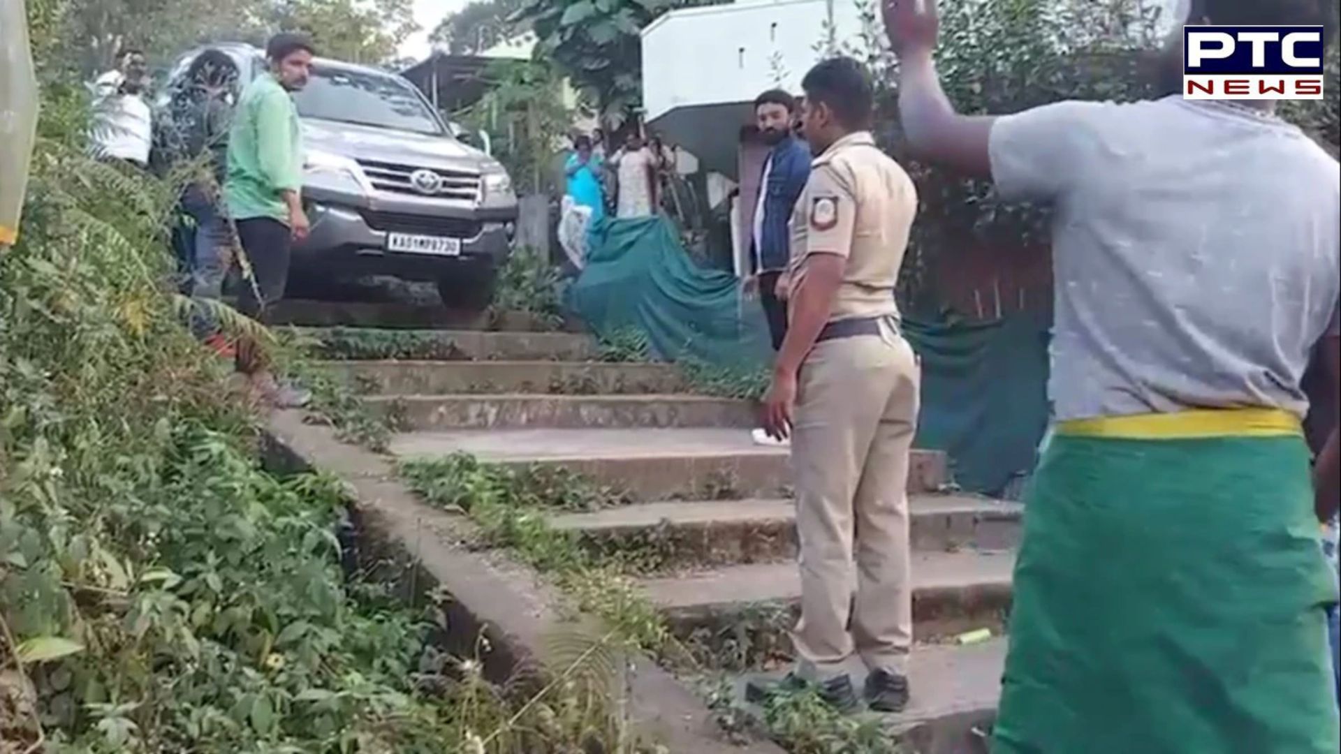 Fortuner SUV driver takes Google map's 'fastest route', gets stuck on stairs