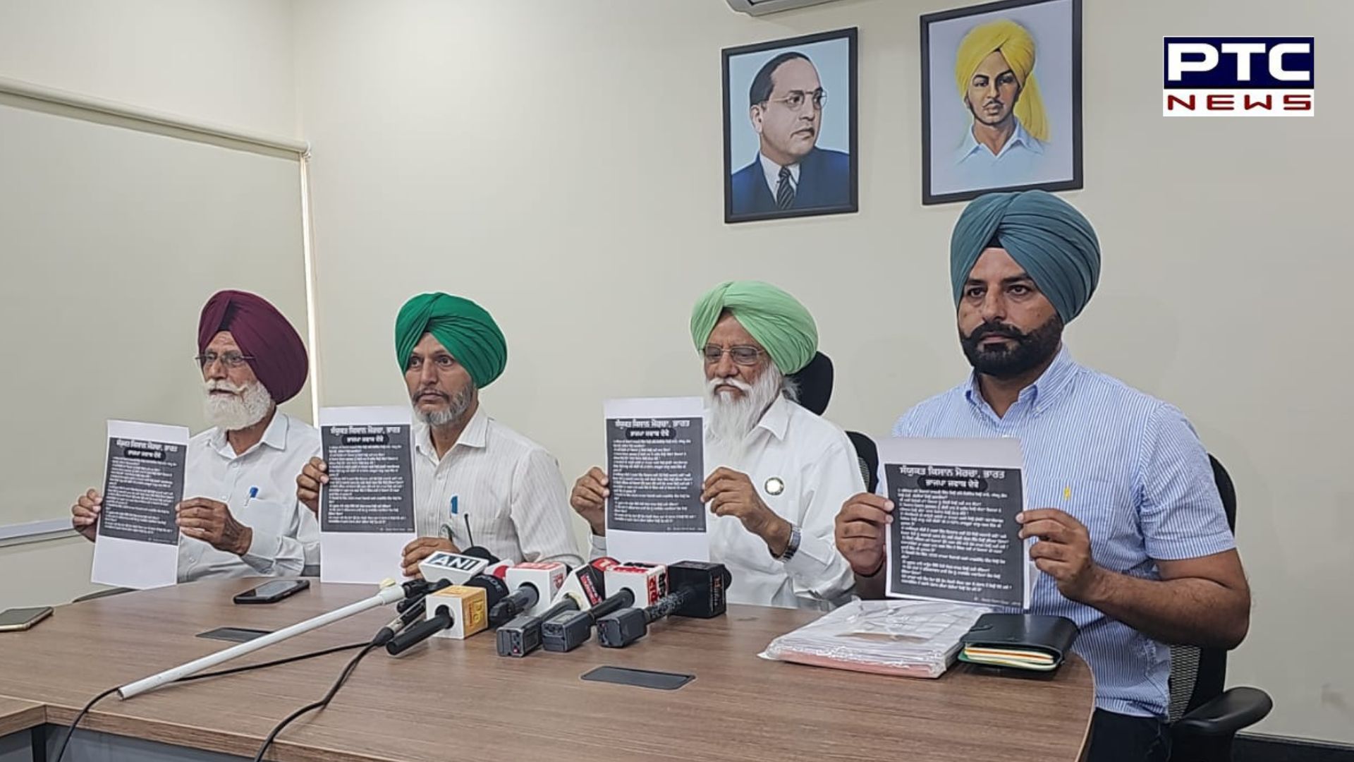 ਪੰਜਾਬ 'ਚ SKM ਨੇ ਵਧਾਈਆਂ BJP ਦੀਆਂ ਮੁਸ਼ਕਲਾਂ, ਪਿੰਡਾਂ 'ਚ ਲਾਏ ਜਾਣਗੇ ਲੀਡਰਾਂ ਨੂੰ ਸਵਾਲ ਪੁੱਛਦੇ ਬੋਰਡ