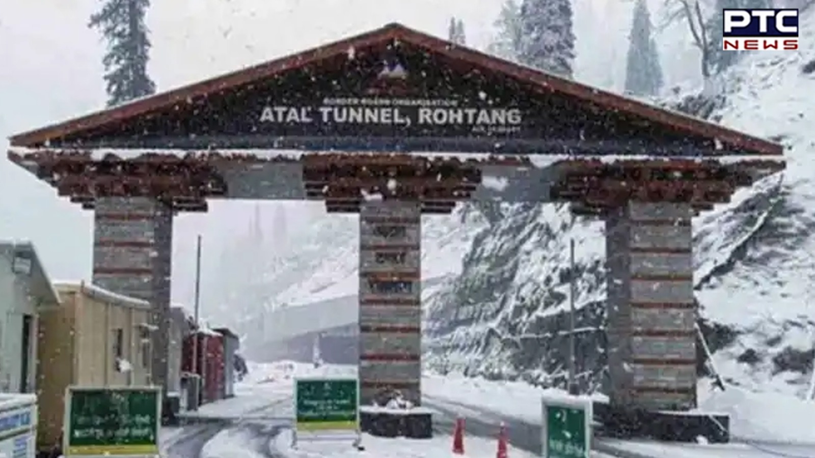 Season's first snow in upper Shimla; 300 tourists rescued at Atal Tunnel, Manali