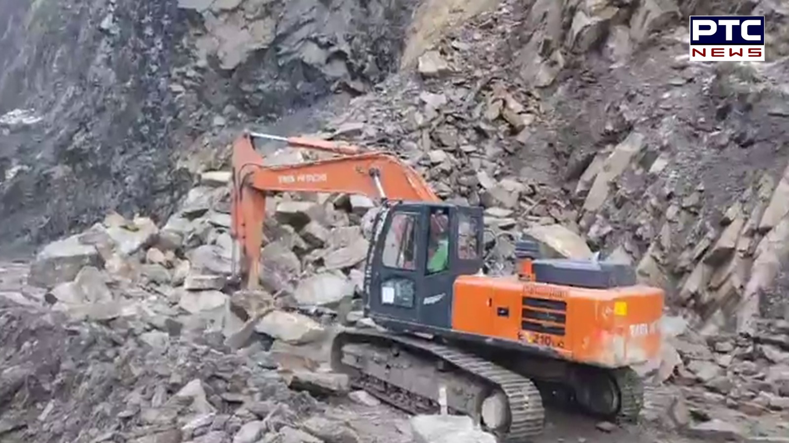 Hundreds of vehicles stranded as massive landslide hits Jammu-Srinagar NH