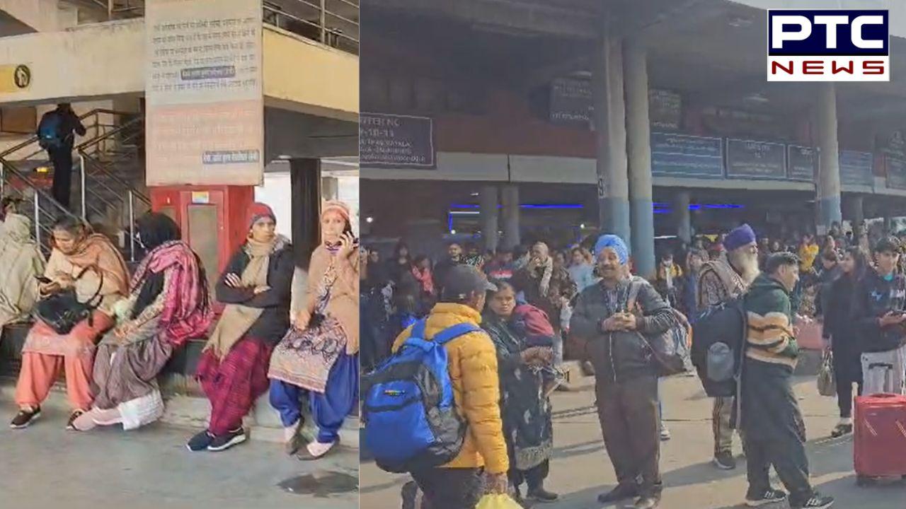 Commuters facing Transport Disruptions : ਪੰਜਾਬ ਭਰ ’ਚ ਸਰਕਾਰੀ ਬੱਸਾਂ ਨੂੰ ਲੱਗੀ ਬ੍ਰੇਕ ਕਾਰਨ ਖੱਜਲ ਹੋ ਰਹੇ ਲੋਕ, ਤਸਵੀਰਾਂ ’ਚ ਦੇਖੋ ਕਿਵੇਂ ਫੁੱਟਿਆ ਗੁੱਸਾ