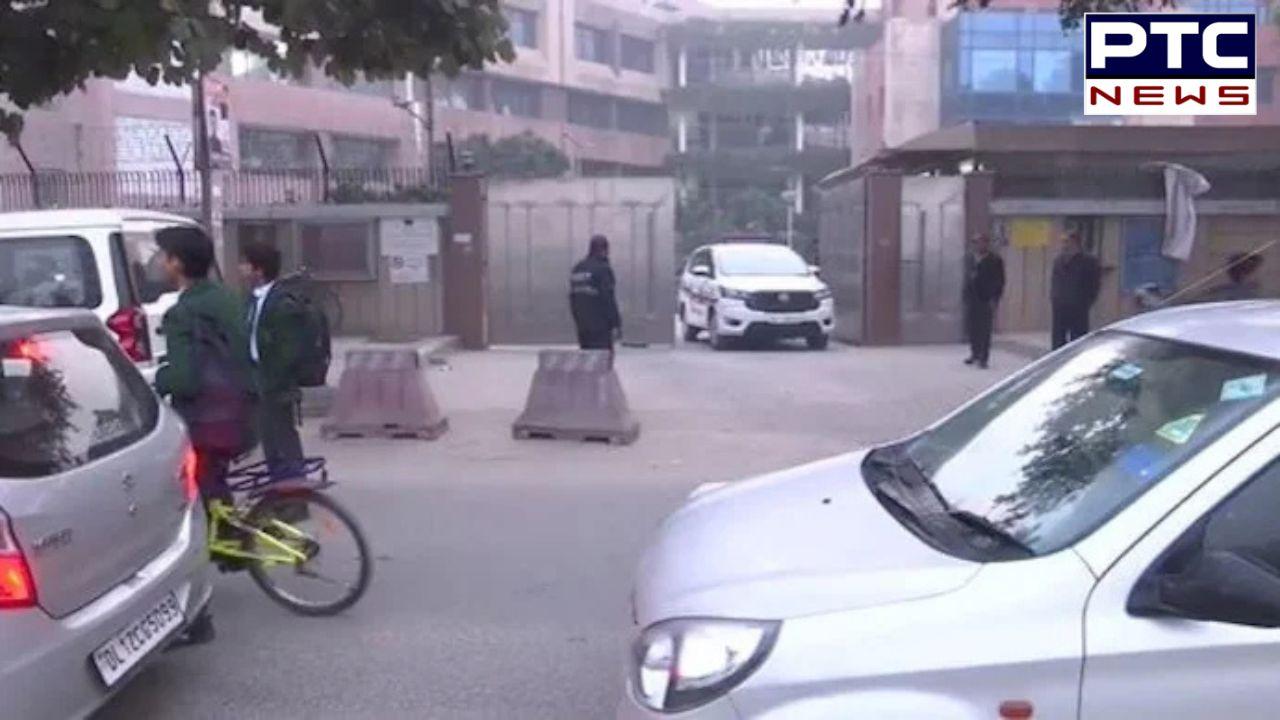 Delhi NCR Schools Receive Bomb Threat : ਦਿੱਲੀ-ਨੋਇਡਾ ਦੇ ਕਈ ਸਕੂਲਾਂ ਨੂੰ ਮੁੜ ਮਿਲੀ ਧਮਕੀ, ਬੰਬ ਦੀ ਜਾਣਕਾਰੀ 'ਤੇ ਅਲਰਟ ਜਾਰੀ