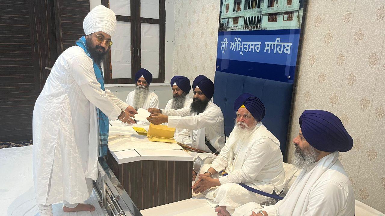 Ranjit Singh Dhadrianwala - ਸ੍ਰੀ ਅਕਾਲ ਤਖਤ ਸਾਹਿਬ 'ਤੇ ਪੇਸ਼ ਹੋਏ ਰਣਜੀਤ ਸਿੰਘ ਢੱਡਰੀਆਂਵਾਲਾ, ਮੁਆਫ਼ੀ ਪ੍ਰਵਾਨ, 501 ਰੁਪਏ ਦੀ ਦੇਗ਼ ਕਰਵਾਉਣ ਦਾ ਆਦੇਸ਼