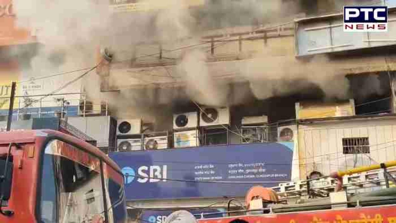 Gurdaspur News : ਗੁਰਦਾਸਪੁਰ ਸ਼ਹਿਰ ਦੇ ਹਨੂੰਮਾਨ ਚੌਕ ਸਥਿਤ SBI ਬੈਂਕ ਦੀ ਬਰਾਂਚ ’ਚ ਲੱਗੀ ਭਿਆਨਕ ਅੱਗ ,ਹਰ ਪਾਸੇ ਧੂੰਆਂ ਹੀ ਧੂੰਆਂ