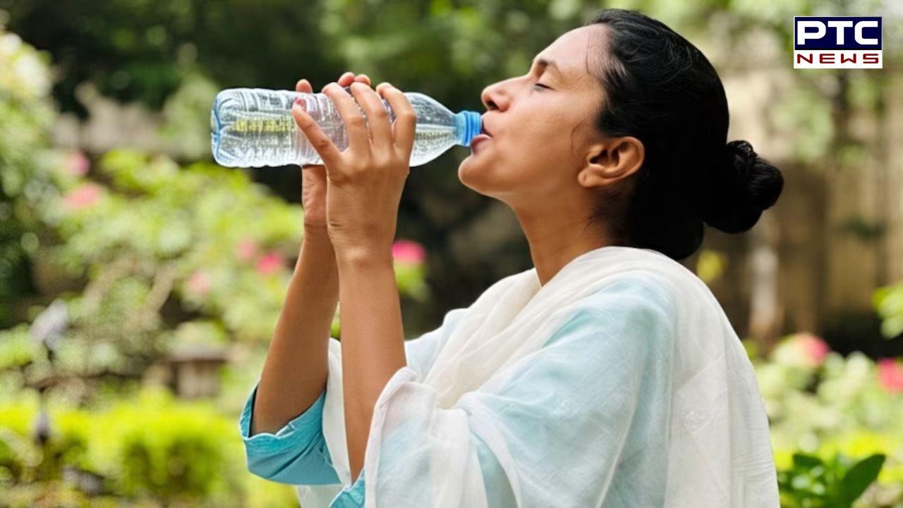 Temperatures Rise in North India : ਗਰਮੀ ਤੇ ਹੀਟ ਵੇਵ ਤੋਂ ਬਚਣ ਲਈ ਇੱਕ ਦਿਨ ’ਚ ਕਿੰਨਾ ਪੀਣਾ ਚਾਹੀਦਾ ਹੈ ਪਾਣੀ, ਜਾਣੋ ਇੱਥੇ