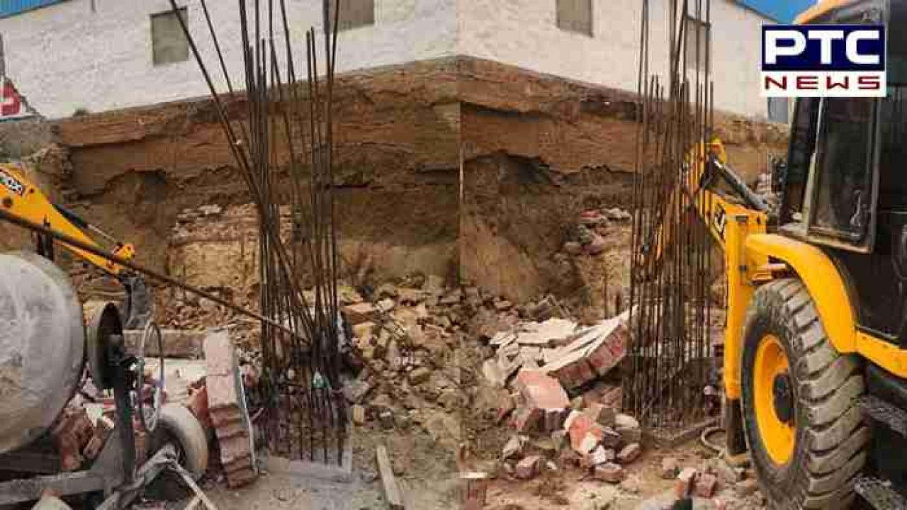 Noida News : ਨੋਇਡਾ 'ਚ ਵਾਪਰਿਆ ਵੱਡਾ ਹਾਦਸਾ , ਨਿਰਮਾਣ ਅਧੀਨ ਬੇਸਮੈਂਟ ਦੀ ਕੰਧ ਡਿੱਗਣ ਨਾਲ 2 ਔਰਤਾਂ ਸਮੇਤ ਤਿੰਨ ਮਜ਼ਦੂਰਾਂ ਦੀ ਮੌਤ , 2 ਗੰਭੀਰ ਜ਼ਖਮੀ