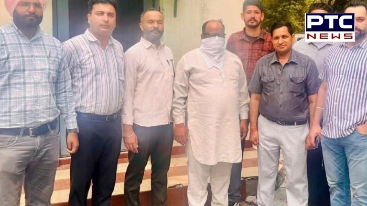 Malerkotla News : ਵਿਜੀਲੈਂਸ ਵੱਲੋਂ ਡੀ.ਈ.ਓ. ਦਫ਼ਤਰ ਦਾ ਕਲਰਕ ਅਧਿਆਪਕ ਤੋਂ ਦੂਜੀ ਕਿਸ਼ਤ ਦੇ 20 ਹਜ਼ਾਰ ਰੁਪਏ ਰਿਸ਼ਵਤ ਲੈਂਦਾ ਰੰਗੇ ਹੱਥੀਂ ਕਾਬੂ