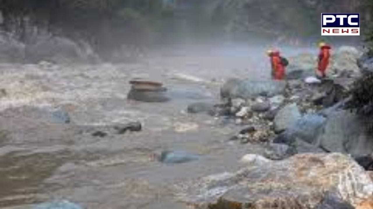 Himachal Weather : ਹਿਮਾਚਲ ਪ੍ਰਦੇਸ਼ ਦੇ 4 ਜ਼ਿਲ੍ਹਿਆਂ 'ਚ ਭਾਰੀ ਮੀਂਹ ਦਾ 'ਰੈੱਡ ਅਲਰਟ' ਜਾਰੀ,  ਸਕੂਲ ਰਹਿਣਗੇ ਬੰਦ, ਪੜ੍ਹੋ ਪੂਰੀ ਖ਼ਬਰ