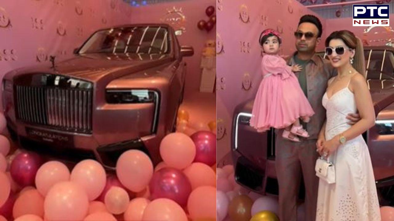 Daughter Gift : ਭਾਰਤੀ ਵਪਾਰੀ ਨੇ 1 ਸਾਲ ਦੀ ਧੀ ਨੂੰ ਜਨਮ ਦਿਨ 'ਤੇ ਦਿੱਤੀ Rolls Royal ! ਵੇਖੋ ਗੁਲਾਬੀ ਰੰਗ ਦੇ ਥੀਮ 'ਤੇ ਵਾਇਰਲ ਵੀਡੀਓ