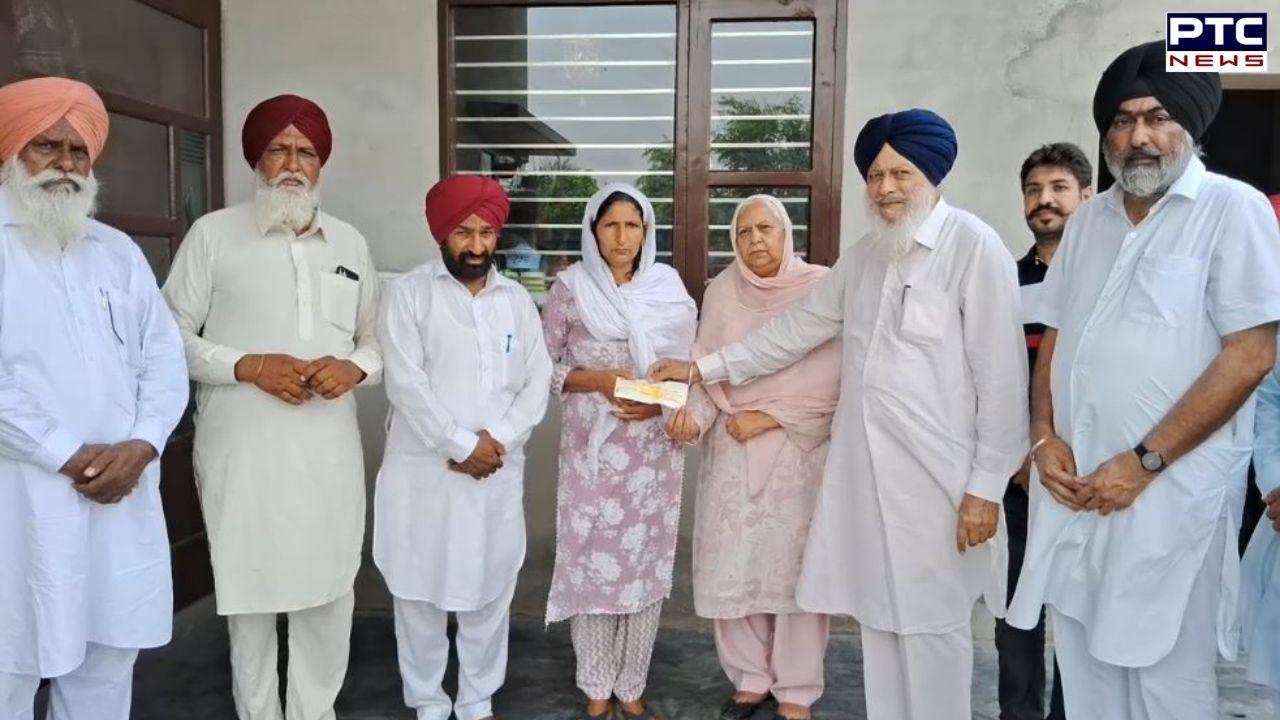 ਸ਼੍ਰੋਮਣੀ ਕਮੇਟੀ ਨੇ ਅਗਨੀਵੀਰ ਅਕਾਸ਼ਦੀਪ ਦੇ ਪਰਿਵਾਰ ਨਾਲ ਦੁੱਖ ਕੀਤਾ ਸਾਂਝਾ, 2 ਲੱਖ ਰੁਪਏ ਦੀ ਵਿੱਤੀ ਮਦਦ ਦਾ ਸੌਂਪਿਆ ਚੈਕ