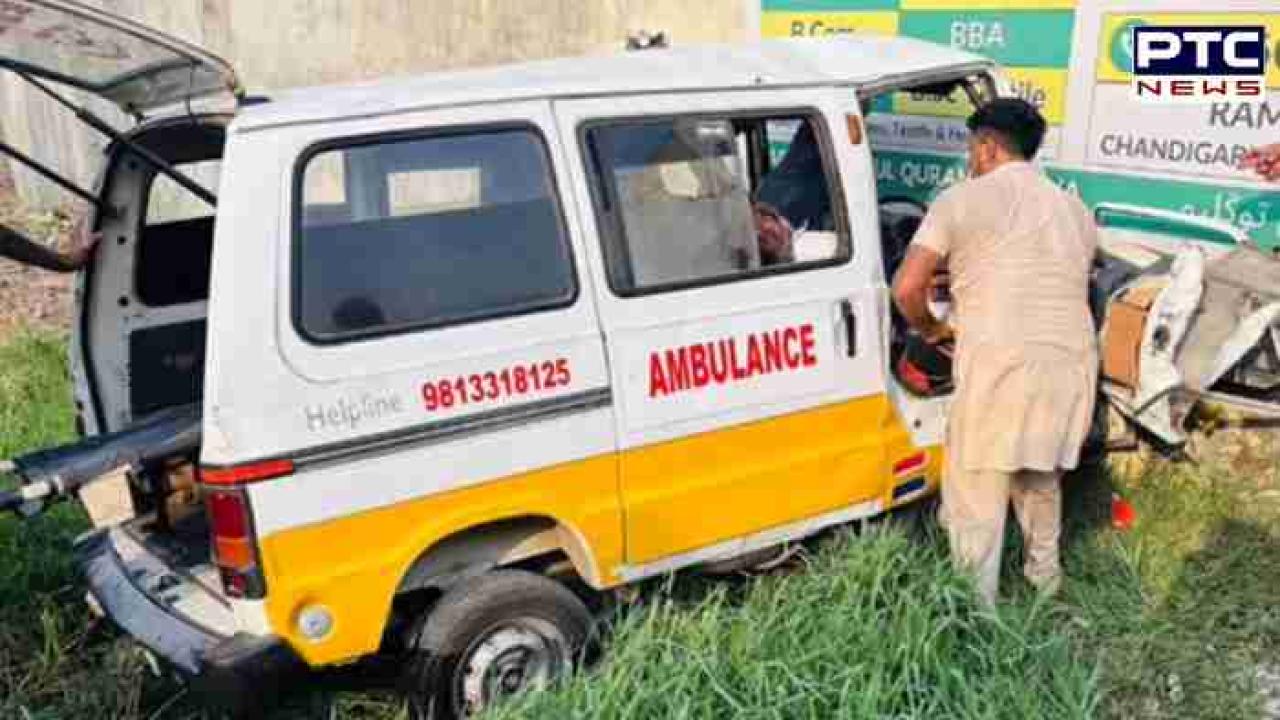 Ludhiana News : ਮਰੀਜ਼ ਨੂੰ PGI ਤੋਂ ਲੁਧਿਆਣਾ ਲਿਜਾਂਦੀ ਸਮੇਂ ਐਂਬੂਲੈਂਸ ਦੀਵਾਰ ਨਾਲ ਟਕਰਾਈ ,ਇਕੋਂ ਪਰਿਵਾਰ ਦੇ 4 ਮੈਂਬਰ ਜ਼ਖਮੀ, ਡਰਾਈਵਰ ਦੀ ਮੌਕੇ 'ਤੇ ਹੋਈ ਮੌਤ