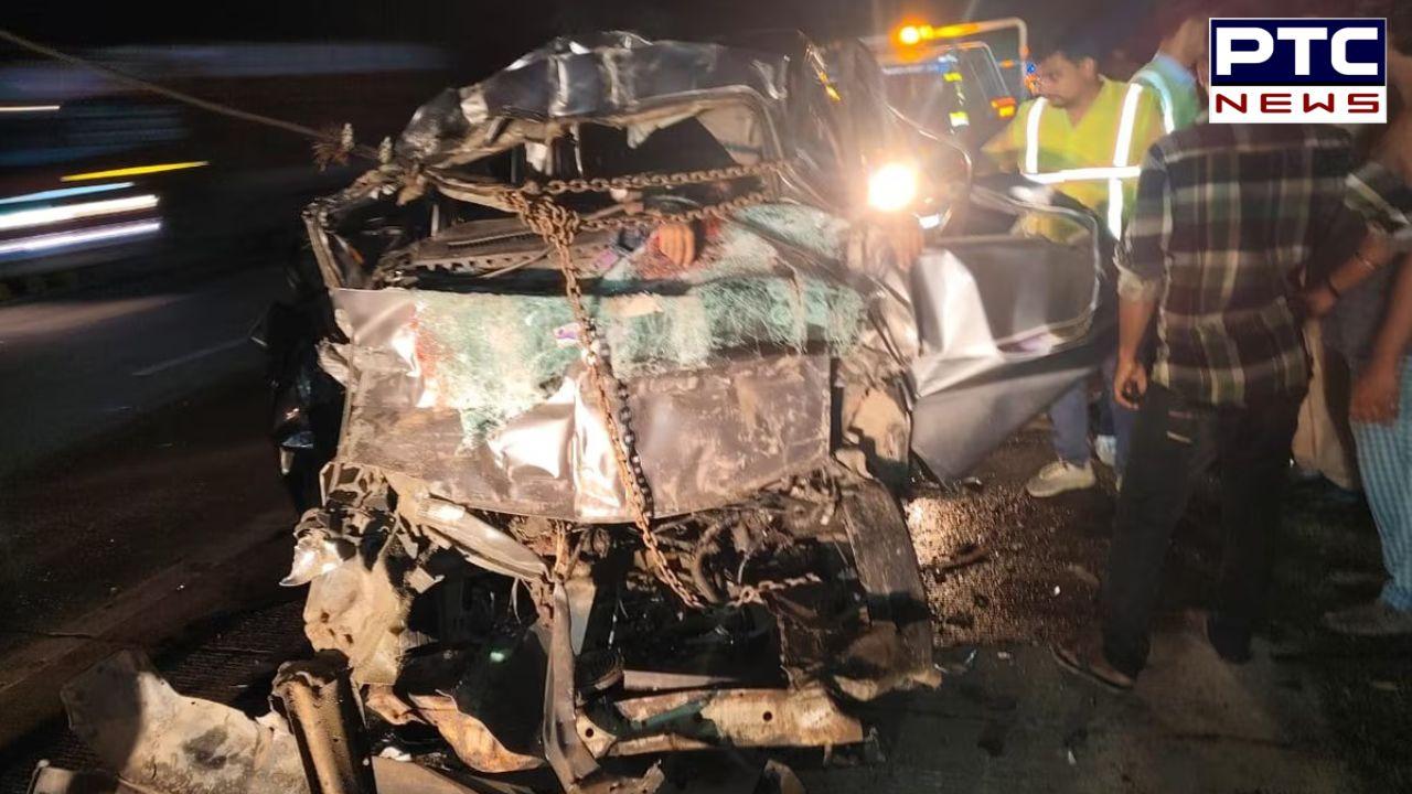 Horrific Road Accident :  ਮਥੁਰਾ ’ਚ ਯਮੁਨਾ ਐਕਸਪ੍ਰੈਸਵੇਅ 'ਤੇ ਭਿਆਨਕ ਸੜਕ ਹਾਦਸਾ, ਕਾਰ ਅਤੇ ਟਰੱਕ ਦੀ ਟੱਕਰ, 6 ਦੀ ਮੌਤ