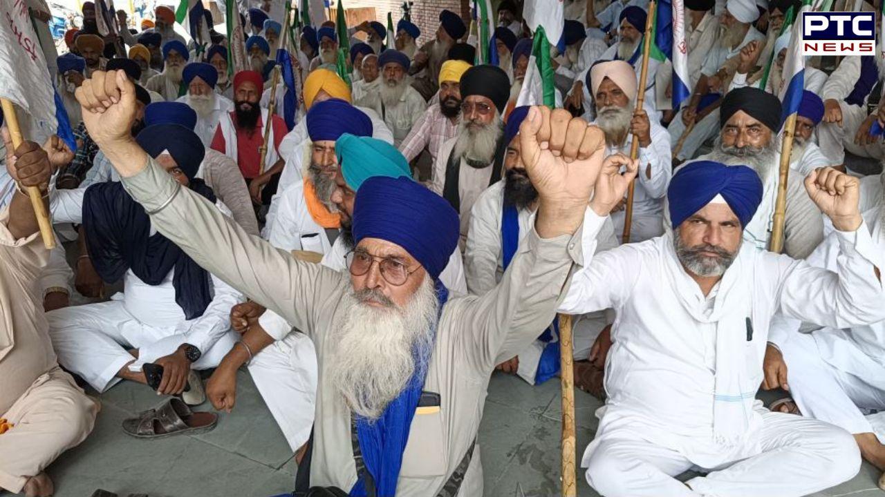 Land Pooling Policy : ਲੈਂਡ ਪੂਲਿੰਗ ਖਿਲਾਫ਼ ਕਿਸਾਨਾਂ ਨੇ ਪੰਜਾਬ ਭਰ 'ਚ ਡਿਪਟੀ ਕਮਿਸ਼ਨਰਾਂ ਨੂੰ ਅੱਗੇ ਕੀਤਾ ਰੋਸ ਪ੍ਰਦਰਸ਼ਨ, ਸੌਂਪੇ ਮੰਗ ਪੱਤਰ