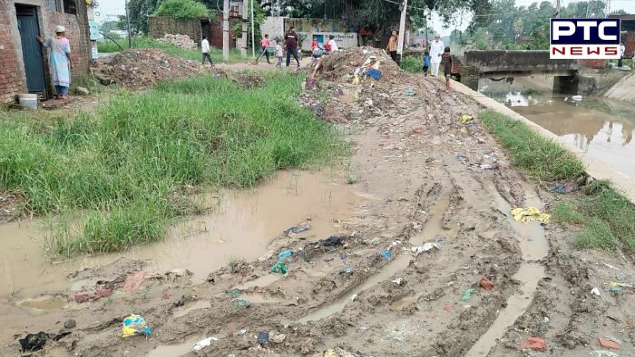 Amritsar News : ਪਿੰਡ ਮੂਲੇ ਚੱਕ 'ਚ 15 ਮਹੀਨਿਆਂ ਤੋਂ ਵਿਕਾਸ ਕਾਰਜ ਠੱਪ, ਲੋਕਾਂ ਨੇ ਕੀਤਾ ਰੋਸ ਪ੍ਰਗਟਾਵਾ