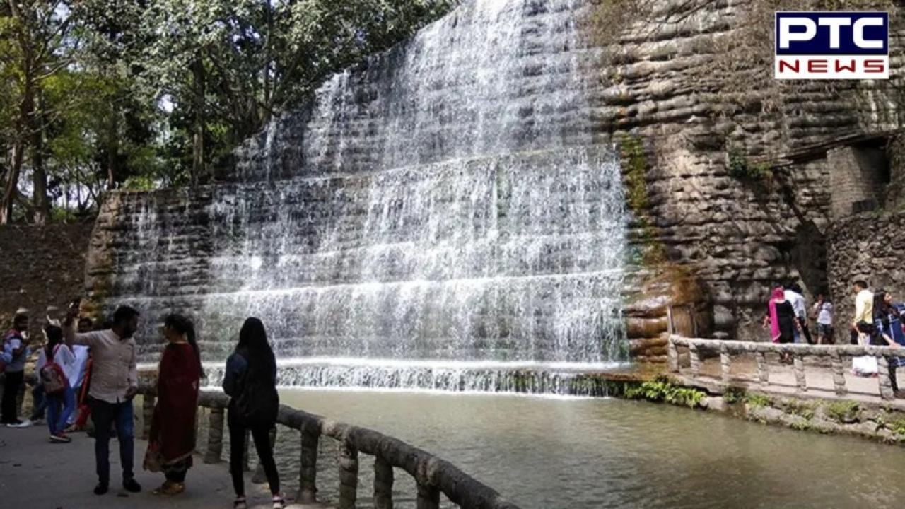Chandigarh ਦੇ Rock Garden ’ਚ ਅਚਾਨਕ ਡਿੱਗਿਆ ਦਰਖਤ, ਵਾਪਰਿਆ ਵੱਡਾ ਹਾਦਸਾ