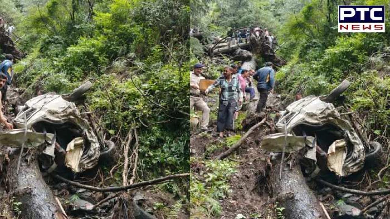 Himachal Accident : ਹਿਮਾਚਲ ਦੇ ਮੰਡੀ 'ਚ ਡੂੰਘੀ ਖੱਡ ’ਚ ਡਿੱਗੀ Alto ਕਾਰ, ਤਿੰਨ ਲੋਕਾਂ ਦੀ ਮੌਕੇ ’ਤੇ ਮੌਤ , 2 ਜ਼ਖਮੀ