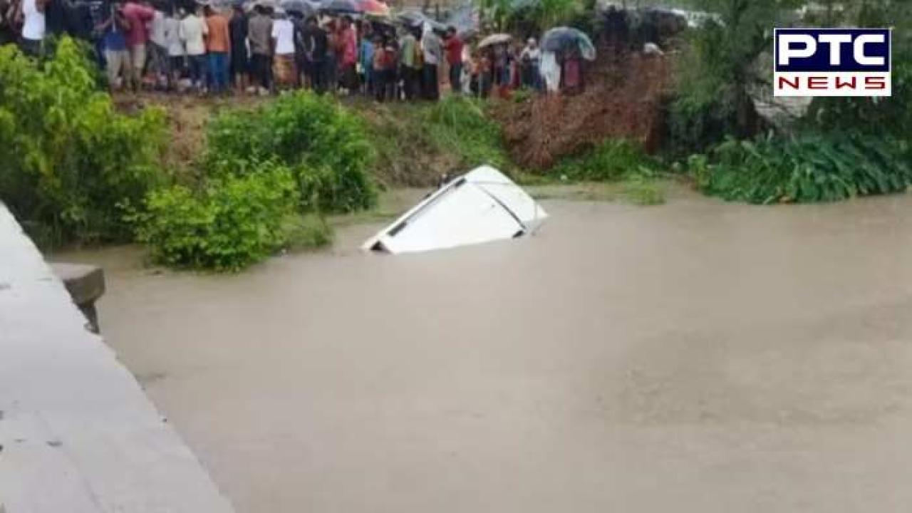 Gonda Accident : ਮੰਦਰ ਜਾ ਰਹੇ ਸ਼ਰਧਾਲੂਆਂ ਨਾਲ ਭਰੀ ਬੋਲੈਰੋ ਨਹਿਰ 'ਚ ਡਿੱਗੀ, ਇੱਕੋ ਪਰਿਵਾਰ ਦੇ 9 ਜੀਆਂ ਸਮੇਤ 11 ਲੋਕਾਂ ਦੀ ਮੌਤ