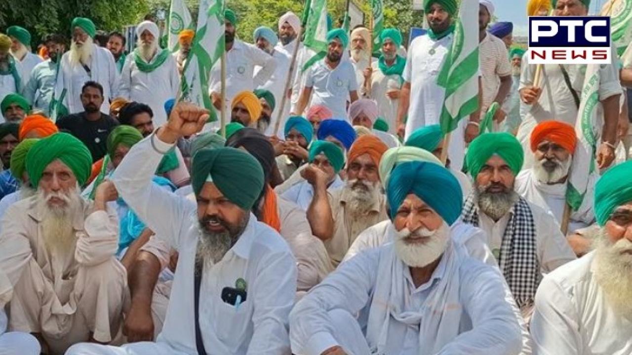 Warring toll plaza ਬੰਦ ਕਰਨ ਤੇ ਗ੍ਰਿਫਤਾਰ ਕਿਸਾਨਾਂ ਦੀ ਰਿਹਾਈ ਲਈ ਕਿਸਾਨਾਂ ਨੇ ਮੁਕਤਸਰ ਡੀਸੀ ਦਫ਼ਤਰ ਅੱਗੇ ਲਾਇਆ ਧਰਨਾ