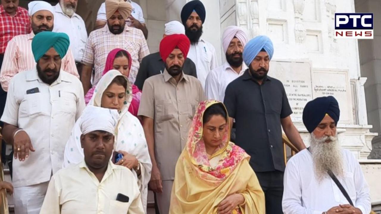 Amritsar News : ਸੱਚਖੰਡ ਸ੍ਰੀ ਹਰਿਮੰਦਰ ਸਾਹਿਬ ਵਿਖੇ ਨਤਮਸਤਕ ਹੋਏ ਸਾਂਸਦ ਹਰਸਿਮਰਤ ਕੌਰ ਬਾਦਲ , ਸਰਬੱਤ ਦੇ ਭਲੇ ਦੀ ਕੀਤੀ ਅਰਦਾਸ