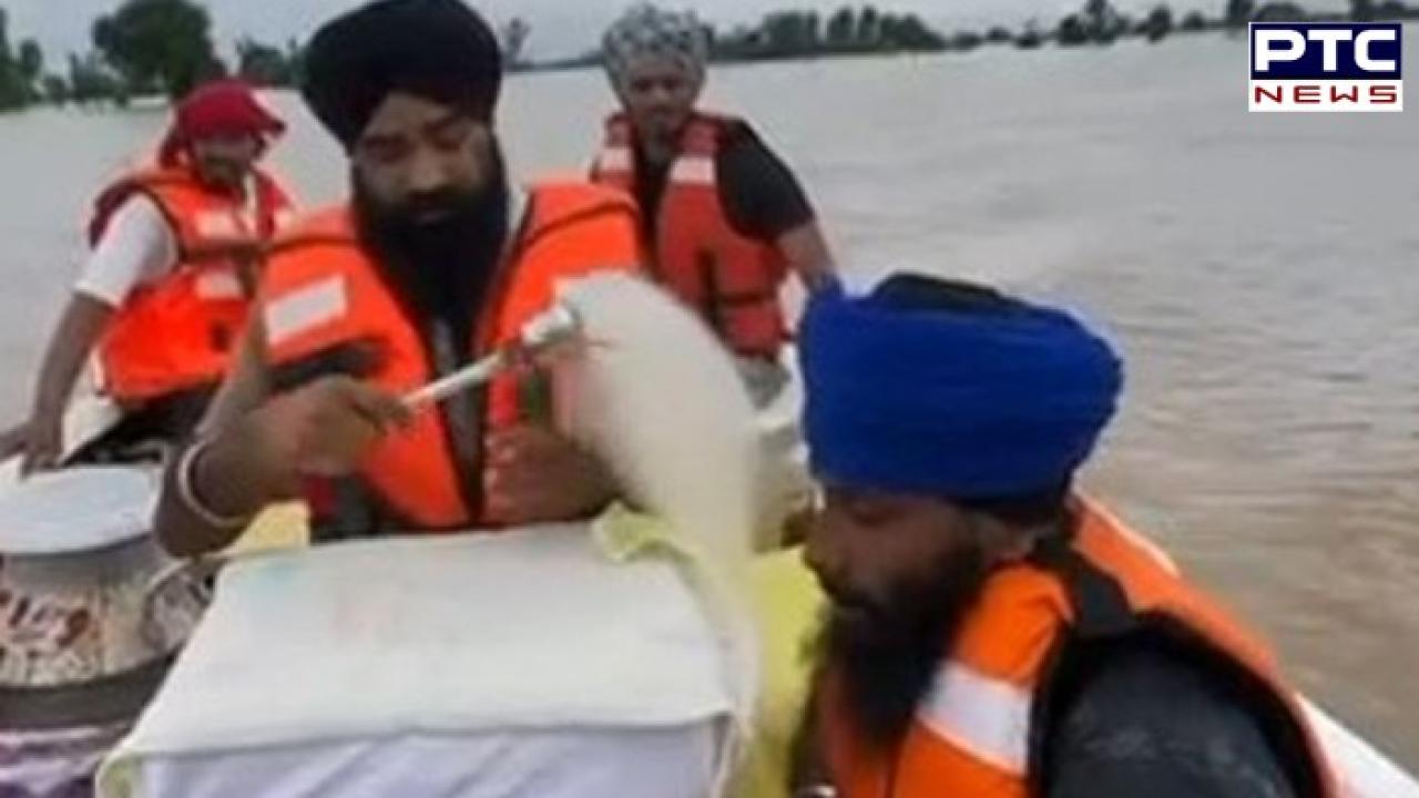 Fazilka ਦੇ ਸਰਹੱਦੀ ਇਲਾਕੇ ਵਿੱਚ ਆਇਆ ਹੜ੍ਹ , ਸ੍ਰੀ ਗੁਰੂ ਗ੍ਰੰਥ ਸਾਹਿਬ ਜੀ ਦੇ 2 ਪਵਿੱਤਰ ਸਰੂਪ ਨੂੰ ਕਿਸ਼ਤੀ ਰਾਹੀਂ ਸੁਰੱਖਿਅਤ ਸਥਾਨ 'ਤੇ ਲਿਜਾਇਆ ਗਿਆ