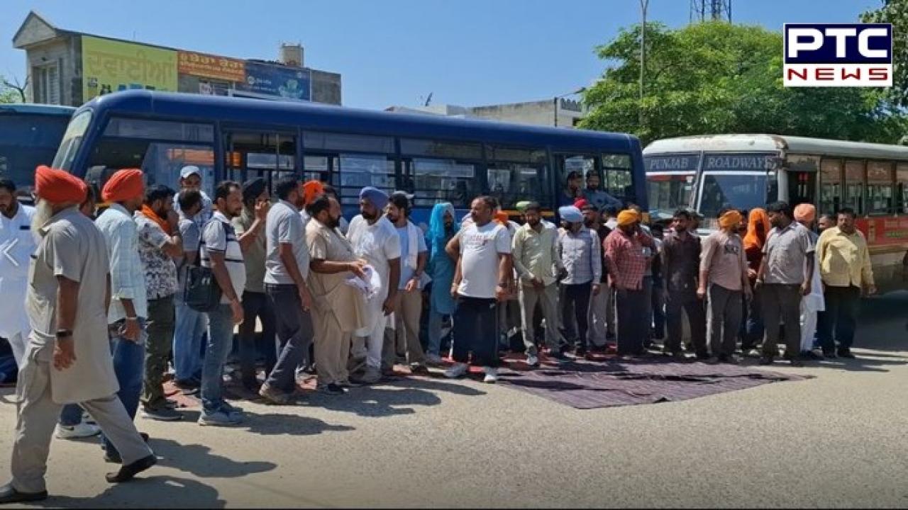 ਸ੍ਰੀ ਮੁਕਤਸਰ ਸਾਹਿਬ ਦੇ ਬੱਸ ਅੱਡੇ ‘ਤੇ ਸਰਕਾਰੀ ਤੇ ਨਿੱਜੀ ਬੱਸ ਆਪਰੇਟਰਾਂ ਵਿਚਾਲੇ ਭਖਿਆ ਵਿਵਾਦ ,ਮਾਹੌਲ ਤਣਾਅਪੂਰਨ