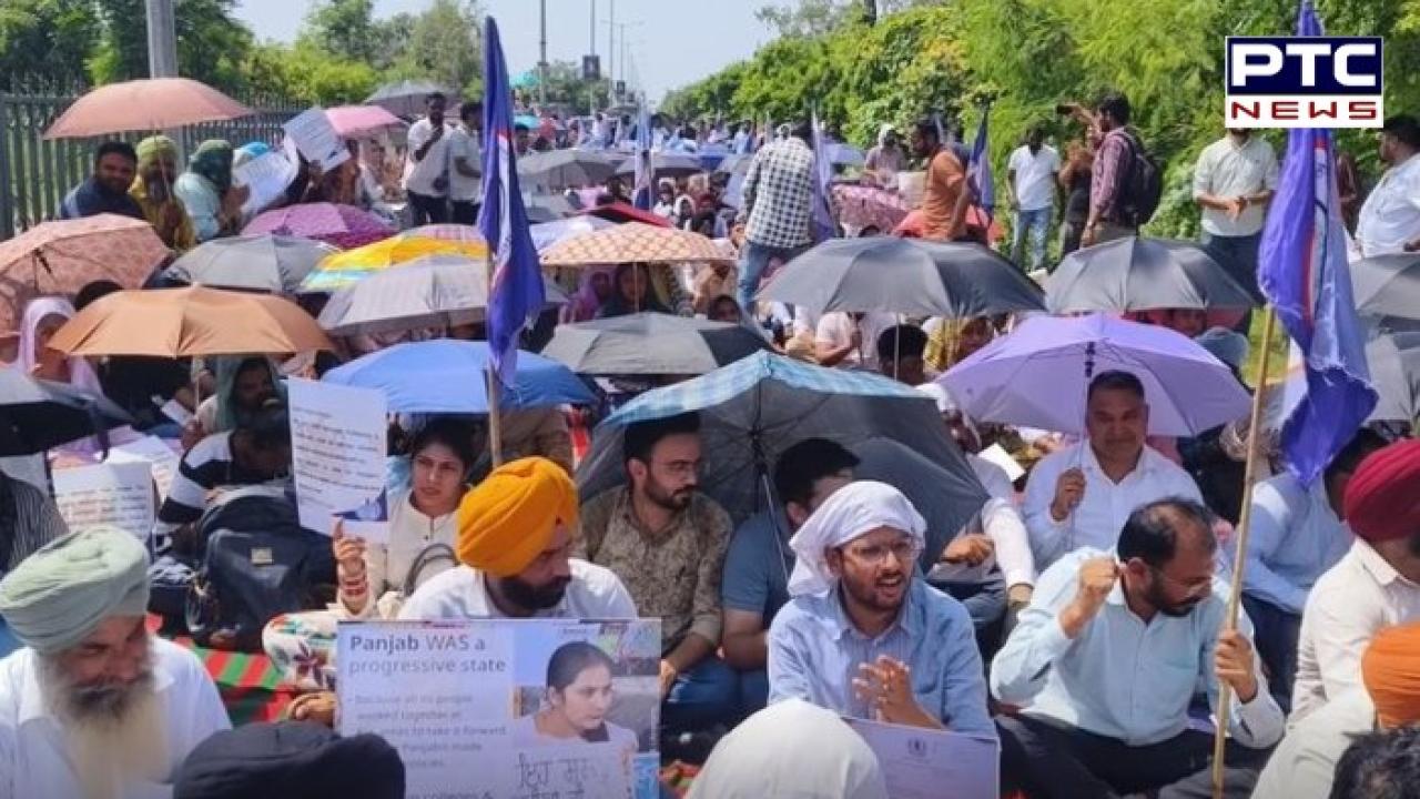 Sangrur News : 1158 ਸਹਾਇਕ ਪ੍ਰੋਫ਼ੈਸਰ ਅਤੇ ਲਾਇਬ੍ਰੇਰੀਅਨ ਫ਼ਰੰਟ ਵੱਲੋਂ ਸੰਗਰੂਰ 'ਚ CM ਭਗਵੰਤ ਮਾਨ ਦੀ ਕੋਠੀ ਦਾ ਘਿਰਾਓ