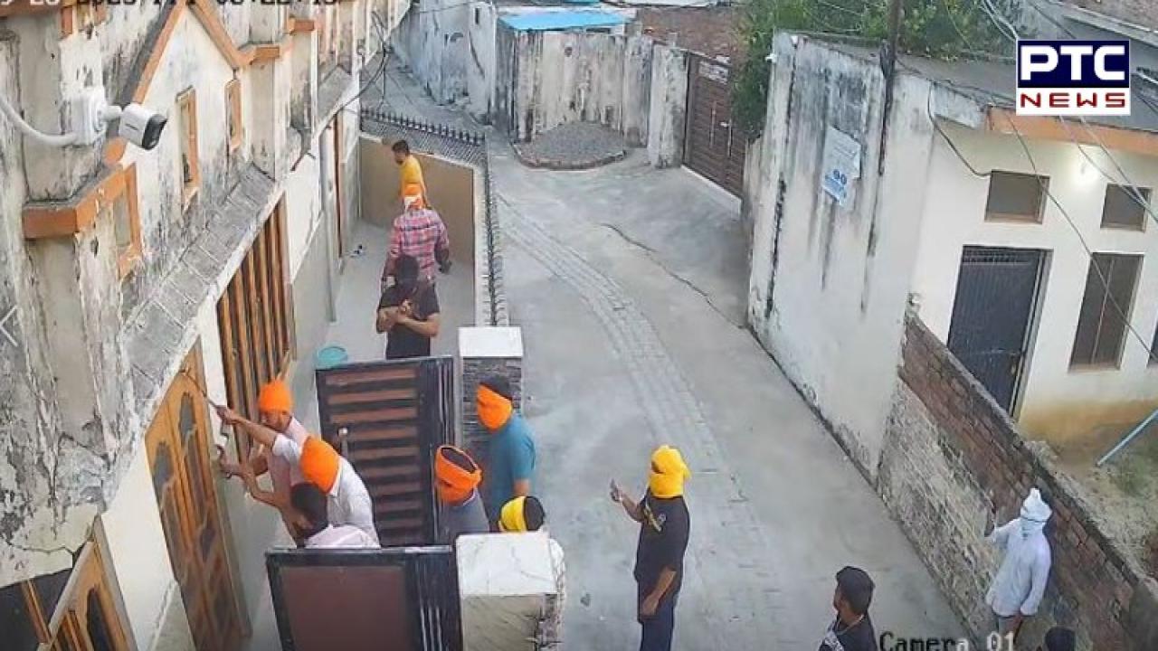 Gurdaspur News : ਕੁੱਝ ਵਿਅਕਤੀਆਂ ਨੇ ਇੱਕ ਘਰ 'ਤੇ ਕੀਤਾ ਹਮਲਾ , ਜਵਾਈ 'ਤੇ ਦੋਵੇਂ ਬੱਚਿਆਂ ਨੂੰ ਅਗਵਾ ਕਰਨ ਦਾ ਆਰੋਪ, ਪਤਨੀ ਨਾਲ ਚੱਲ ਰਿਹਾ ਘਰੇਲੂ ਕਲੇਸ਼