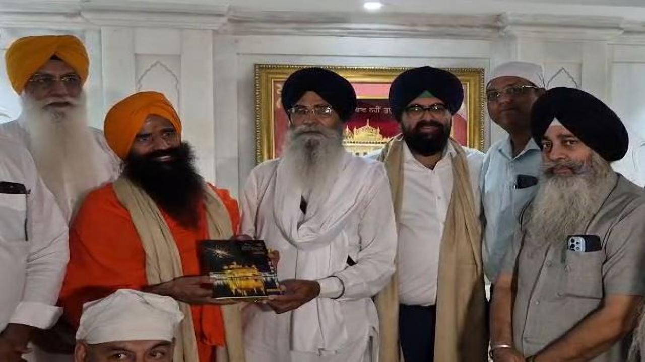 ਸ੍ਰੀ ਗੁਰੂ ਰਾਮਦਾਸ ਜੀ ਦੇ ਪ੍ਰਕਾਸ਼ ਪੁਰਬ ਦੇ ਸਬੰਧ 'ਚ SGPC ਨੇ ਸੱਦਾ ਪੱਤਰ ਵੰਡਣ ਦੀ ਕੀਤੀ ਸ਼ੁਰੂਆਤ