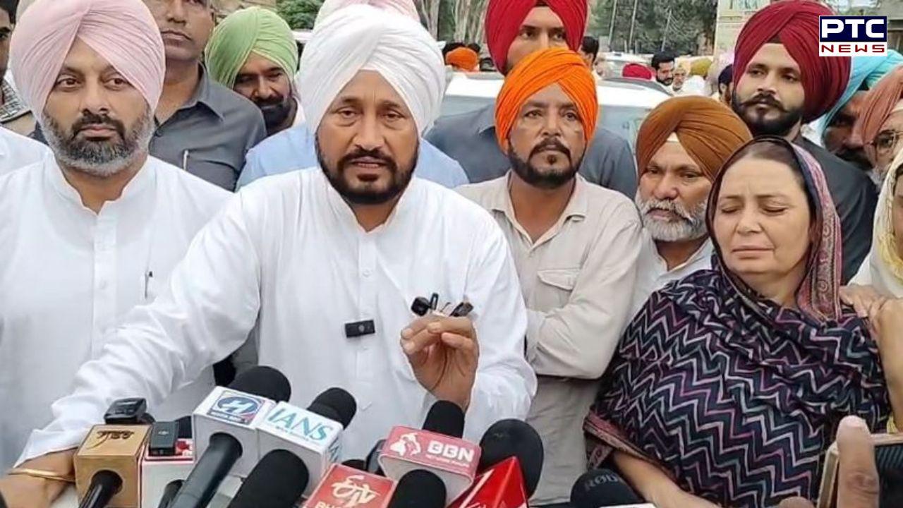 Barnala News : ਪਿੰਡ ਸ਼ਹਿਣਾ ਪਹੁੰਚੇ MP ਚਰਨਜੀਤ ਸਿੰਘ ਚੰਨੀ, ਸੁਖਵਿੰਦਰ ਕਲਕੱਤਾ ਦੇ ਪਰਿਵਾਰ ਨਾਲ ਦੁੱਖ ਕੀਤਾ ਸਾਂਝਾ, 'ਆਪ' 'ਤੇ ਲਾਏ ਇਲਜ਼ਾਮ