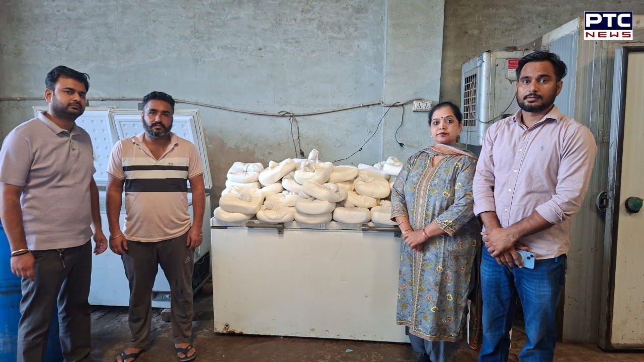 Patiala News : ਫੂਡ ਸੇਫਟੀ ਵਿਭਾਗ ਵੱਲੋਂ ਮਿਲਾਟਵਖੋਰੀ ਖਿਲਾਫ਼ ਐਕਸ਼ਨ, ਪਿੰਡ ਚੁਤਹਿਰਾ 'ਚ ਡੇਅਰੀ 'ਤੇ ਰੇਡ, 225 ਕਿਲੋਗ੍ਰਾਮ ਸ਼ੱਕੀ ਪਨੀਰ ਜ਼ਬਤ