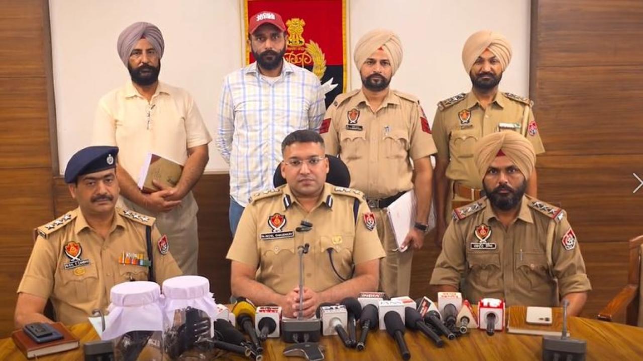 Sri Muktsar Sahib News : ਸਰਹੱਦ ਪਾਰੋਂ ਹਥਿਆਰਾਂ ਦੀ ਤਸਕਰੀ ਕਰਨ ਵਾਲੇ ਮਾਡਿਊਲ ਦਾ ਪਰਦਾਫਾਸ਼ , ਹਥਿਆਰਾਂ ਸਮੇਤ 2 ਗ੍ਰਿਫ਼ਤਾਰ