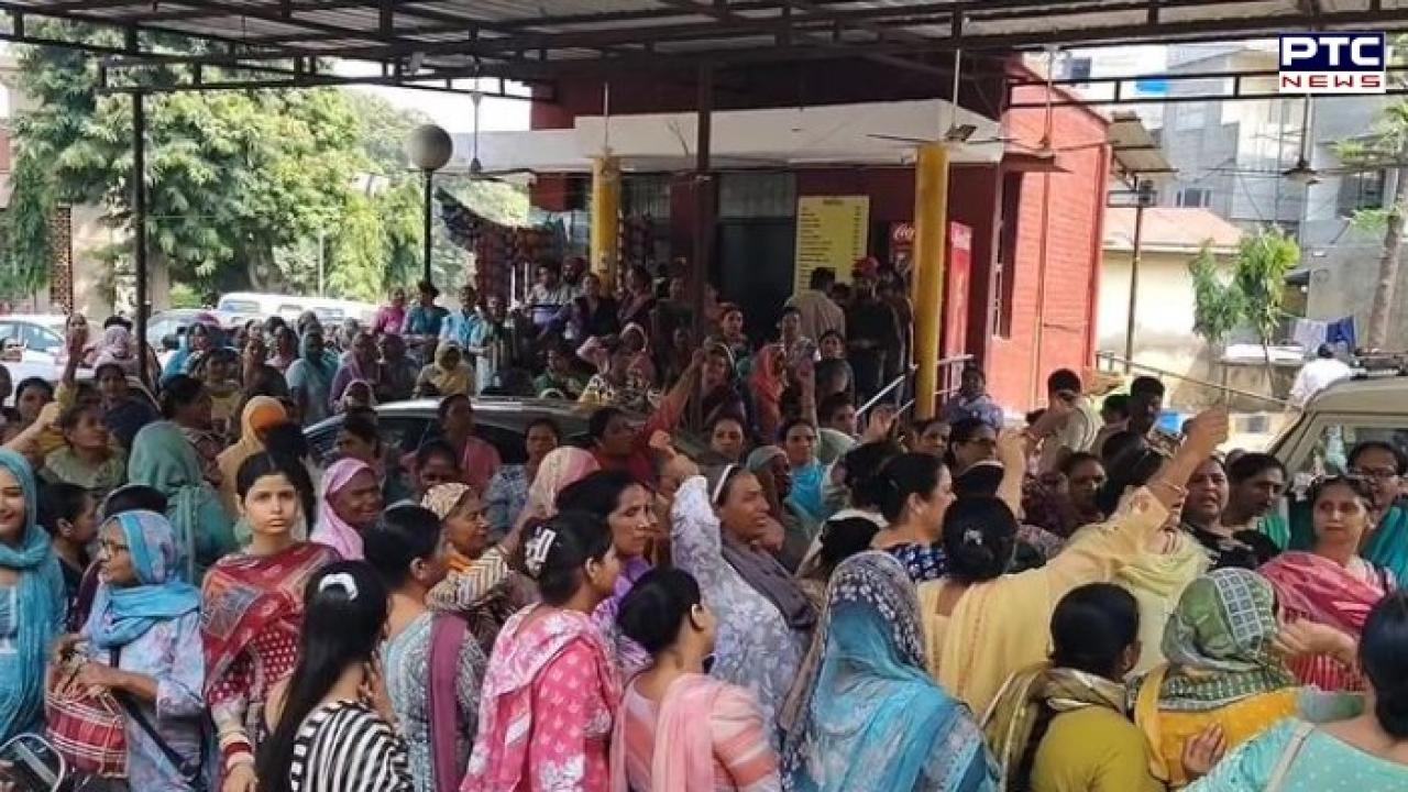Amritsar News : ਅੰਮ੍ਰਿਤਸਰ ਸਿਵਲ ਹਸਪਤਾਲ ‘ਚ ਆਂਗਣਵਾੜੀ ਵਰਕਰਾਂ ਤੇ ਆਸ਼ਾ ਵਰਕਰਾਂ ਵੱਲੋਂ ਰੋਸ ਪ੍ਰਦਰਸ਼ਨ