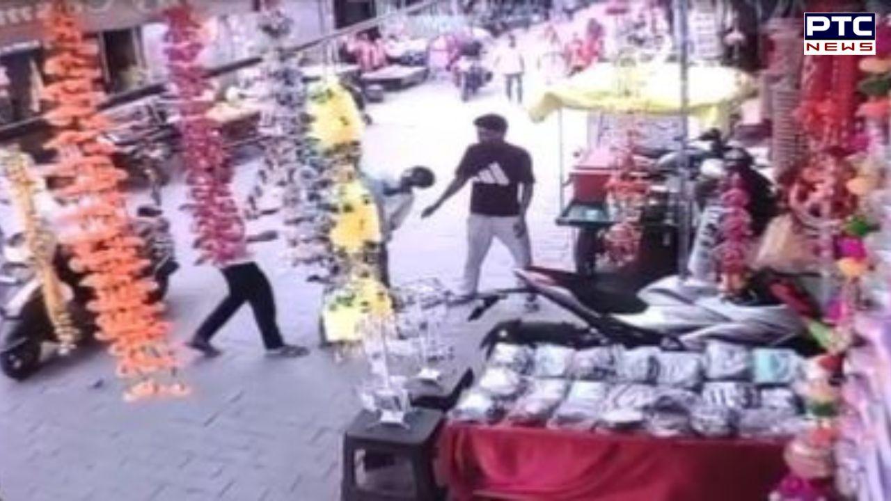 Bhiwani News : ਗੁਆਂਢੀ ਨੇ 47 ਸਾਲਾ ਵਿਅਕਤੀ ਦਾ 'ਘਸੁੰਨ' ਮਾਰ ਕੇ ਕੀਤਾ ਕਤਲ, CCTV 'ਚ ਕੈਦ ਹੋਈ ਘਟਨਾ