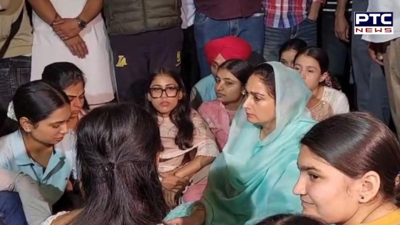 PU Bachao Morcha : ਪੰਜਾਬ ਯੂਨੀਵਰਸਿਟੀ ਬਚਾਓ ਮੋਰਚੇ ’ਚ ਪਹੁੰਚੇ MP ਹਰਸਿਮਰਤ ਕੌਰ ਬਾਦਲ ,ਕੈਂਪਸ ‘ਚ ਧਰਨਾ ਦੇ ਰਹੇ ਵਿਦਿਆਰਥੀਆਂ ਨਾਲ ਕੀਤੀ ਗੱਲਬਾਤ