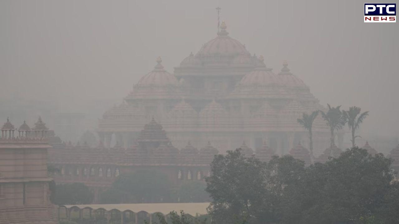 Delhi air quality plunges into 'very poor' category, fog further drops visibility