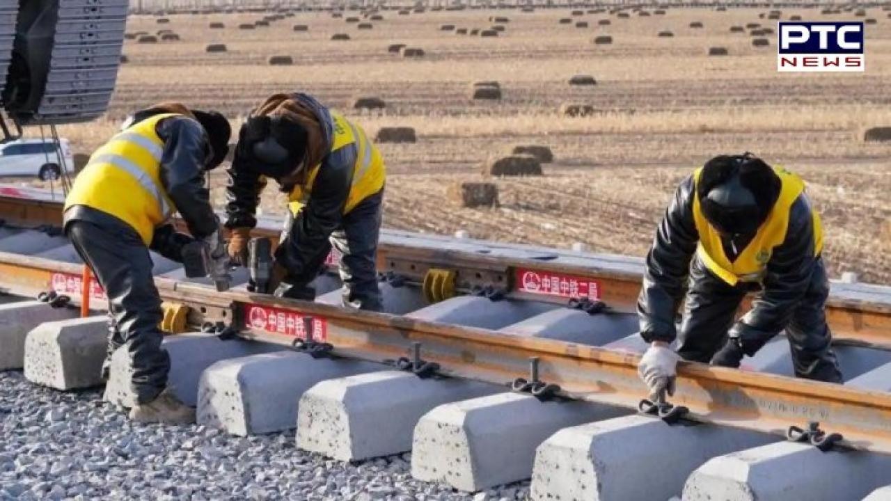 China Railway Mishap : ਚੀਨ 'ਚ ਰੇਲਗੱਡੀ ਨੇ ਪਟੜੀ 'ਤੇ ਕੰਮ ਕਰ ਰਹੇ ਰੇਲਵੇ ਕਰਮਚਾਰੀਆਂ ਨੂੰ ਕੁਚਲ ਦਿੱਤਾ, 11 ਦੀ ਮੌਤ, ਦੋ ਜ਼ਖਮੀ