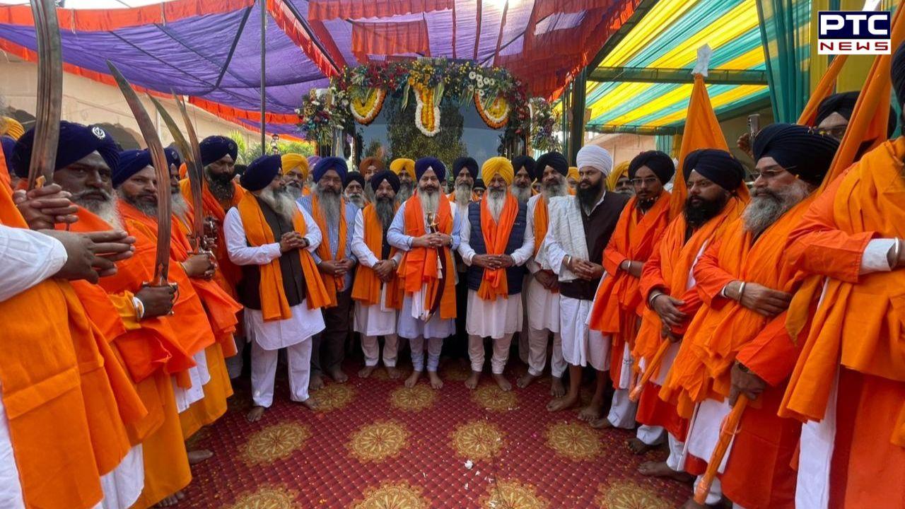 Sri Guru Tegh Bahadur ji : ਸ਼ਹੀਦੀ ਸ਼ਤਾਬਦੀ ਨੂੰ ਸਮਰਪਤ ਨਗਰ ਕੀਰਤਨ ਅਗਲੇ ਪੜਾਅ ਗੁਰਦੁਆਰਾ ਸ੍ਰੀ ਬੁਰਜ ਸਾਹਿਬ ਧਾਰੀਵਾਲ ਲਈ ਰਵਾਨਾ