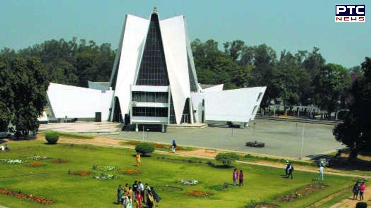 Punjabi University News : ਪੰਜਾਬੀ ਯੂਨੀ. 'ਚ ਵਿਦਿਆਰਥੀ ਨੇ ਪ੍ਰੋਫੈਸਰ 'ਤੇ ਕੀਤਾ ਹਮਲਾ, ਮੇਜ ਮਾਰ ਕੇ ਪਾੜਿਆ ਸਿਰ, ਪ੍ਰੋਫੈਸਰ ਹਸਪਤਾਲ ਦਾਖਲ