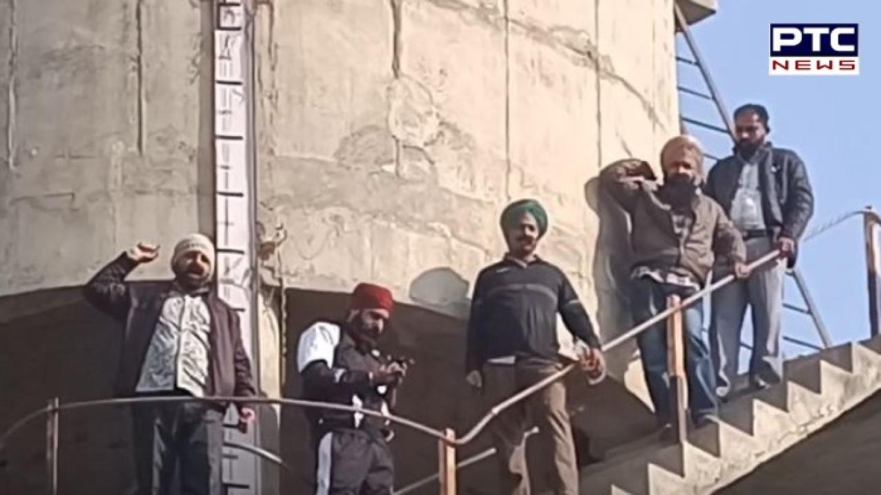 Mansa News : ਬੁਢਲਾਡਾ 'ਚ ਪਾਣੀ ਵਾਲੀ ਟੈਂਕੀ 'ਤੇ ਚੜੇ ਕੱਚੇ ਕਰਮਚਾਰੀ, 2 ਦਰਜਨ ਦੇ ਕਰੀਬ ਪ੍ਰਦਰਸ਼ਨਕਾਰੀ ਪੁਲਿਸ ਨੇ ਕੀਤੇ ਗ੍ਰਿਫ਼ਤਾਰ